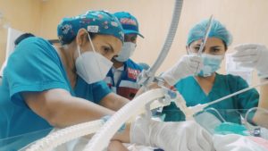 Neonato con múltiples patologías de 33 semanas de nacido fue evacuado de emergencia al hospital nacional arzobispo loayza de la ciudad de Lima